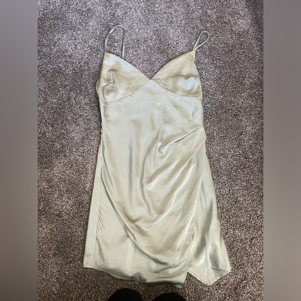 Altard state green satin dress, never worn has tags still, women’s size medium